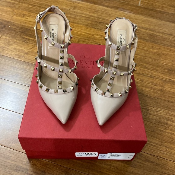 Valentino Garavani Shoes - ❣️Valentino Rockstud heels 40